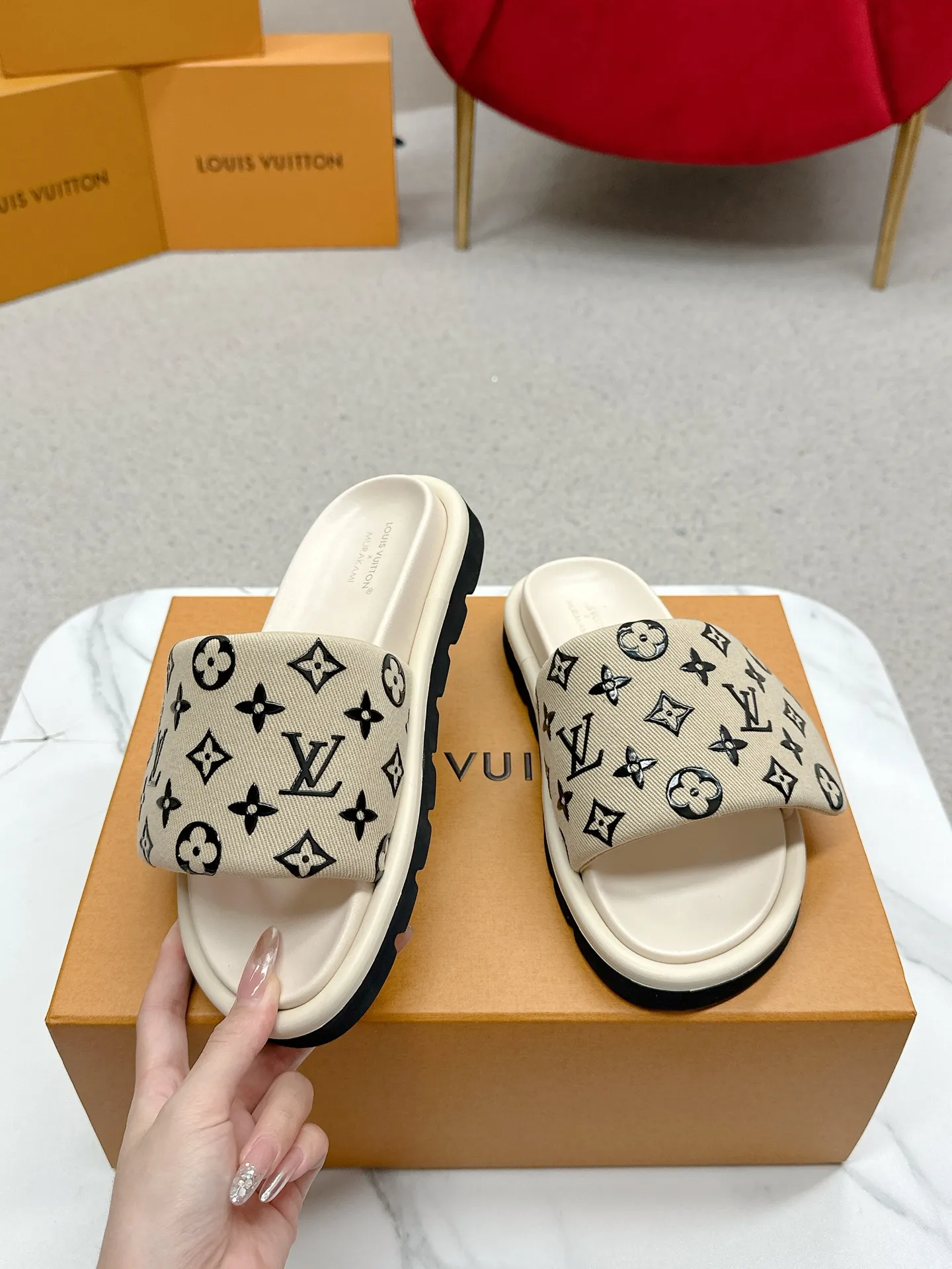 👟👟Ex-factory price 420👟👟 LV Louis Vuitton Full of high-end feel! A popular model among bloggers at home and abroad, it’s retro and fashionable and looks amazing on your feet! Mainly recommended model on the official website★ ━━━━━ ЅᏇєєt ━━━━━ ▪️Upper: original calfskin ➕5D printing process ▪️Inner: imported mixed sheepskin ▪️Outsole: original molded foam outsole ▪️Size: Female 35-40 Men's 39-44 (women's 41 men's 45)